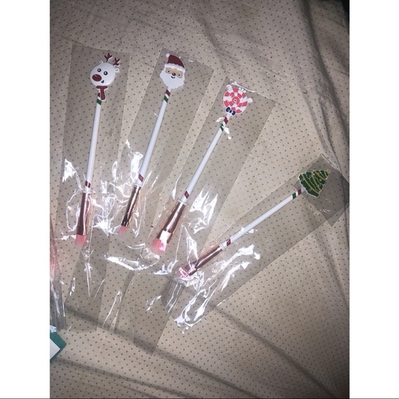 Christmas makeup brushes - Picture 3 of 3
